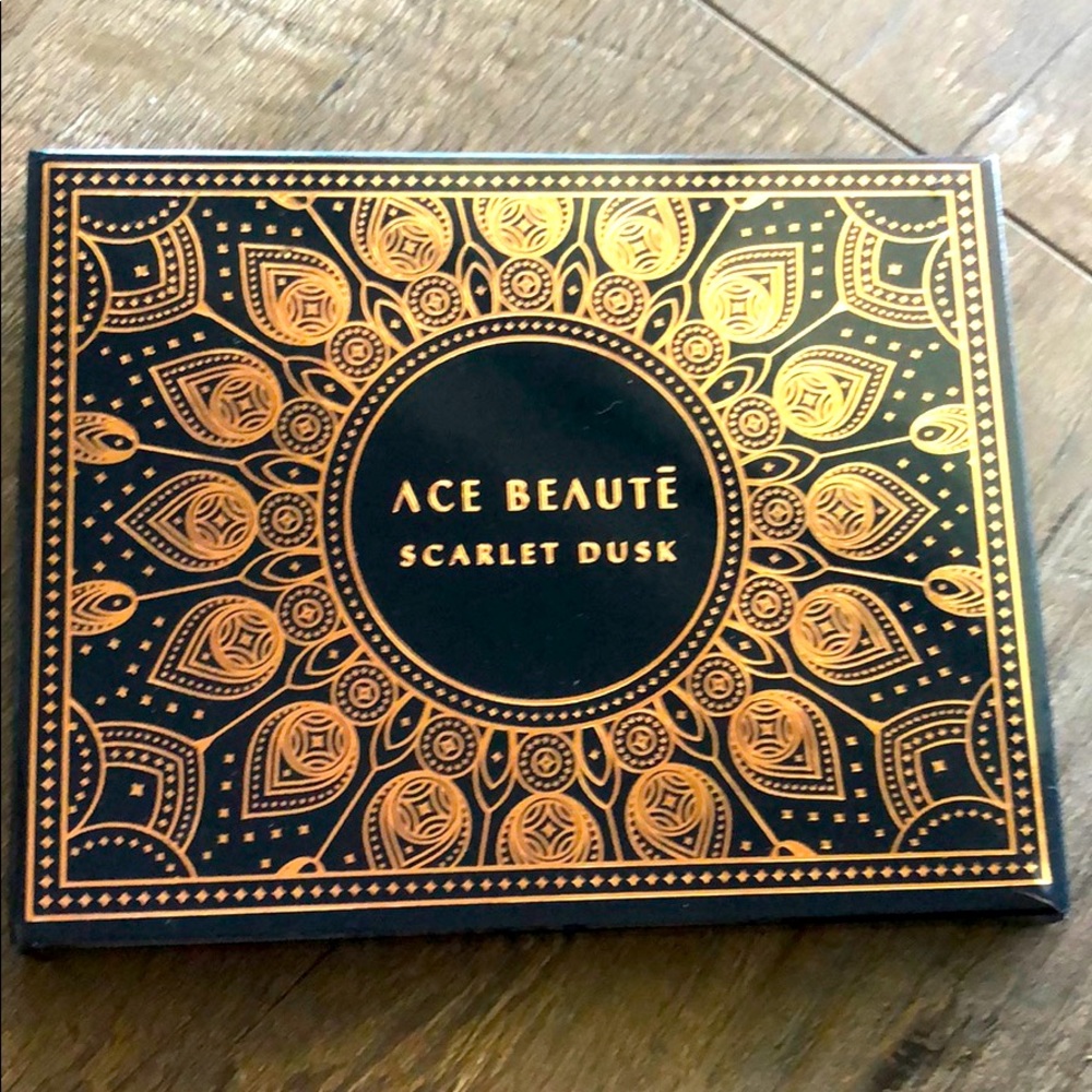 Ace Beaute Scarlet Dusk Eyeshadow Palette